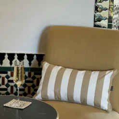 Wide Stripe Kissen 25x45 Cm, Beige -Gartenmöbel Rabatte diyti wide stripe cushion 25x45 cm 8 scaled