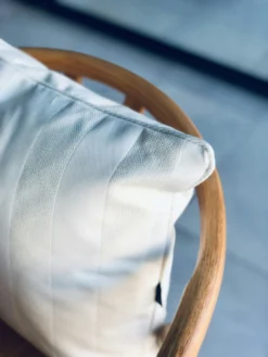 Wide Stripe Kissen 45x45 Cm, Weiß 7 Wide Stripe Kissen 45x45 Cm, Weiß -Gartenmöbel Rabatte diyti wide stripe cushion 45x45 cm 6 scaled