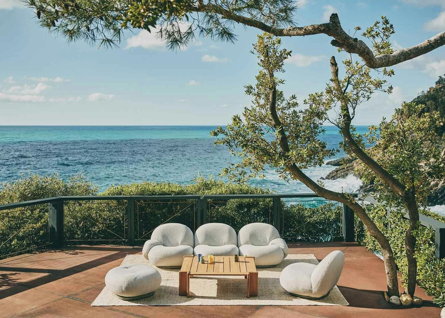 Gubi Atmosfera Kaffeetisch Teakholz, 100x113 Cm 3 Gubi Atmosfera Kaffeetisch Teakholz, 100x113 Cm – Bild 3