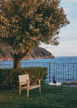 Gubi F-Chair Outdoor Lounge Stuhl Teakholz -Gartenmöbel Rabatte gubi f chair outdoor lounge chair 4