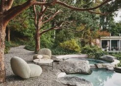 Gubi Pacha Outdoor Loungesessel, Dedar Chevron Outdoor Fr 008, Moosgrüner Fuß -Gartenmöbel Rabatte gubi pacha outdoor lounge chair swivel dedar chevron008 4