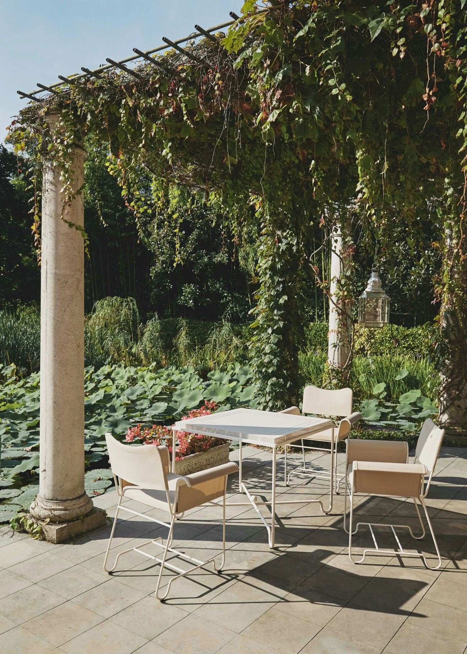 Gubi Tropique Esszimmerstuhl, Classic White Semi Matt / Udine 12 4 Gubi Tropique Esszimmerstuhl, Classic White Semi Matt / Udine 12 – Bild 4