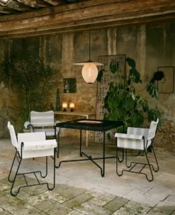 Gubi Tropique Esszimmerstuhl Mit Fransen, Classic Black / Leslie Stripe 20 -Gartenmöbel Rabatte gubi tropique esszimmerstuhl mit fransen 13