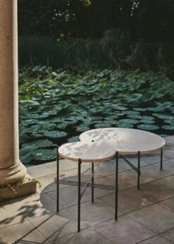 Gubi TS Outdoor Beistelltisch Ø40x51 Cm, Schwarz/Weiß Travertin 7 Gubi TS Outdoor Beistelltisch Ø40x51 Cm, Schwarz/Weiß Travertin -Gartenmöbel Rabatte gubi ts outdoor side table 40 black white travertine 2