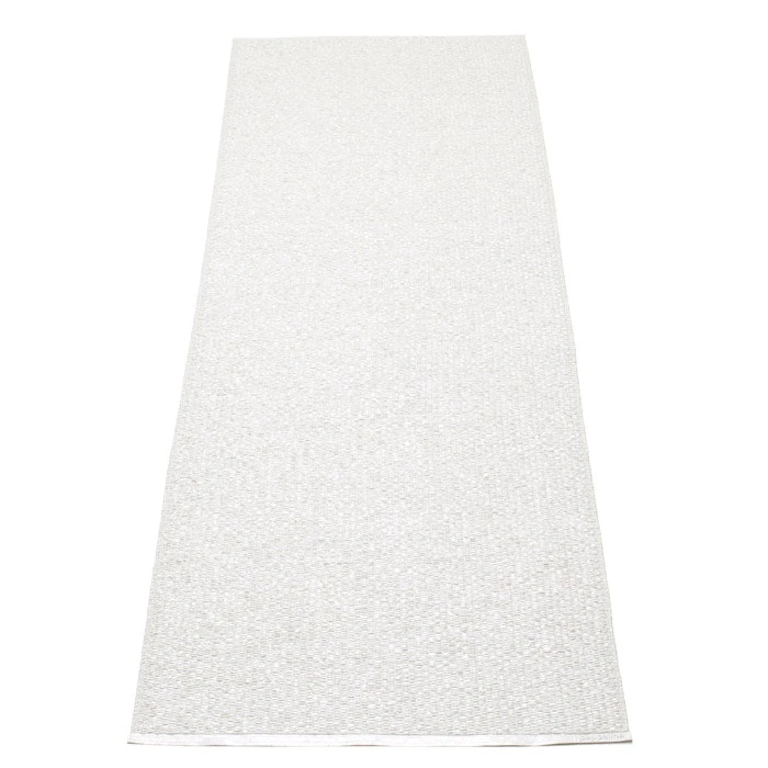 Svea Matte 70x90 Cm, Metallic White/White 1 Svea Matte 70x90 Cm, Metallic White/White