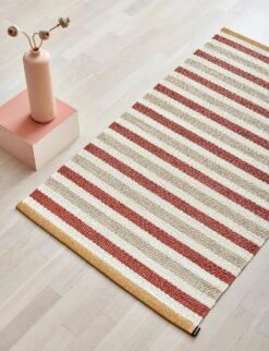 Teo Teppich Ziegelrot / Beige / Vanilla, 180x260 Cm -Gartenmöbel Rabatte pappelina teo rug brick red beige vanilla 1